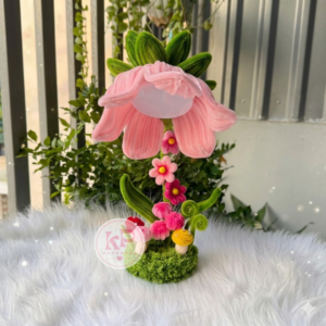 Đèn bàn làm từ kẽm nhung